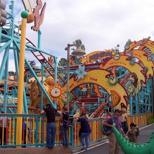 Primeval Whirl lift hill.