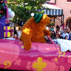 MGM Parade - Bear in the Big Blue House