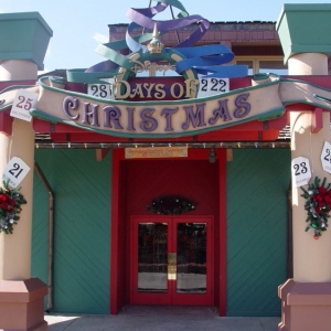Days_of_Christmas_Store_001