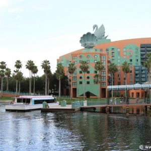 Walt_Disney_World_Swan_58