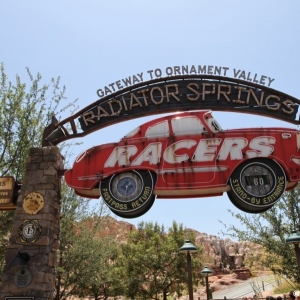 Radiator-Springs-Racers-003