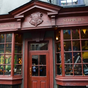 WDWINFO-Universal-Diagon-Alley-Harry-Potter-Quality-Quidditch-001