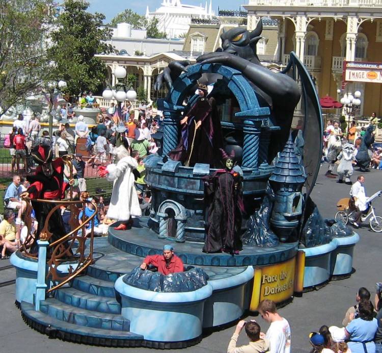Disney villains in Dreams Come True Parade