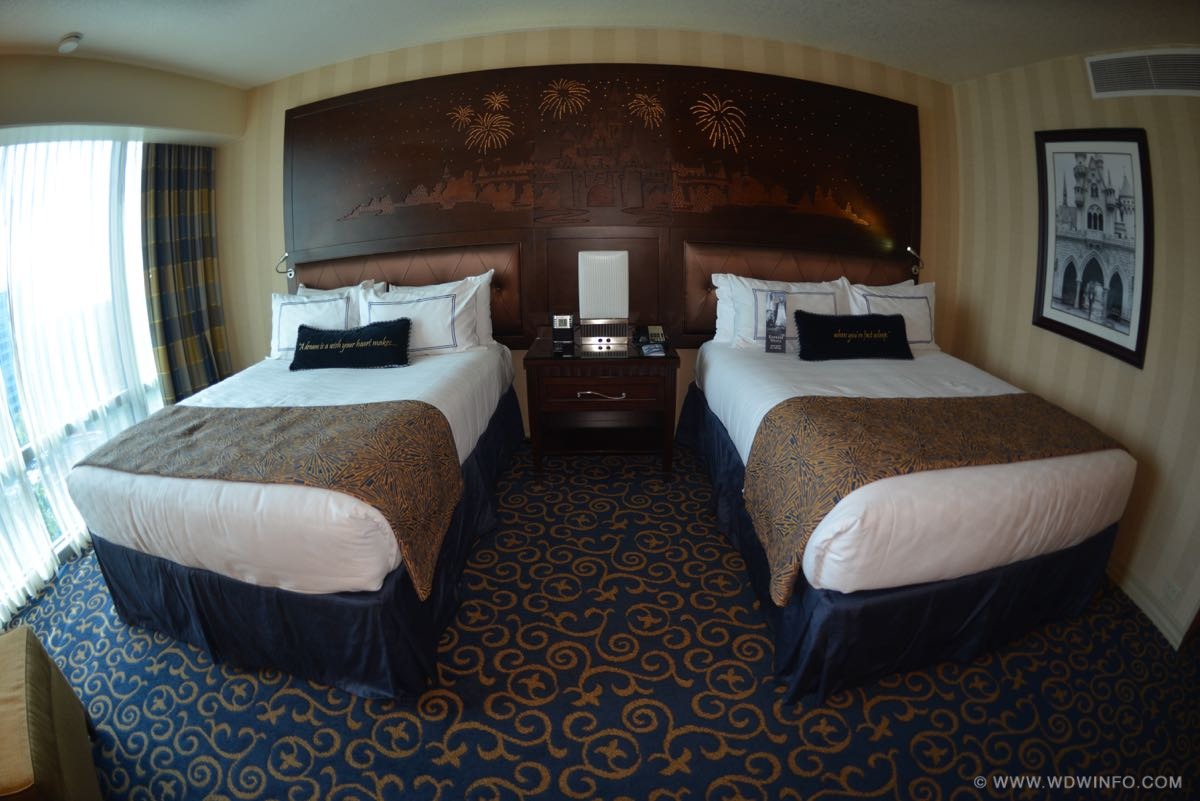 Disneyland-Hotel-Standard-Room-15