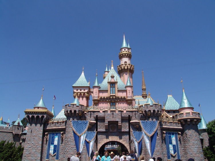 Fantasyland-Disneyland-13