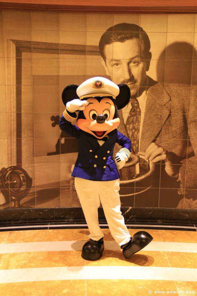 Walt-Disney-Theatre-02