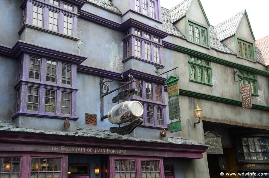 WDWINFO-Universal-Diagon-Alley-Harry-Potter-Fountain-of-Fair-Fortune-001