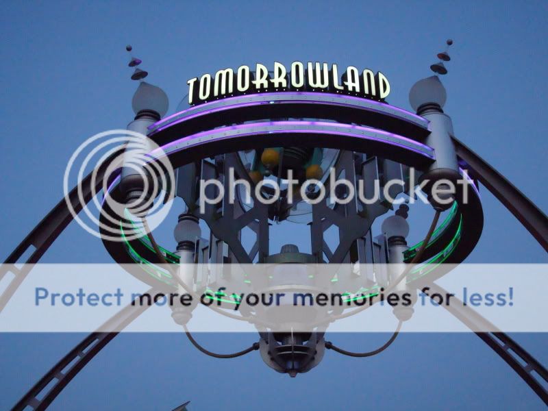 MK-Tomorrowland-Night-03.jpg