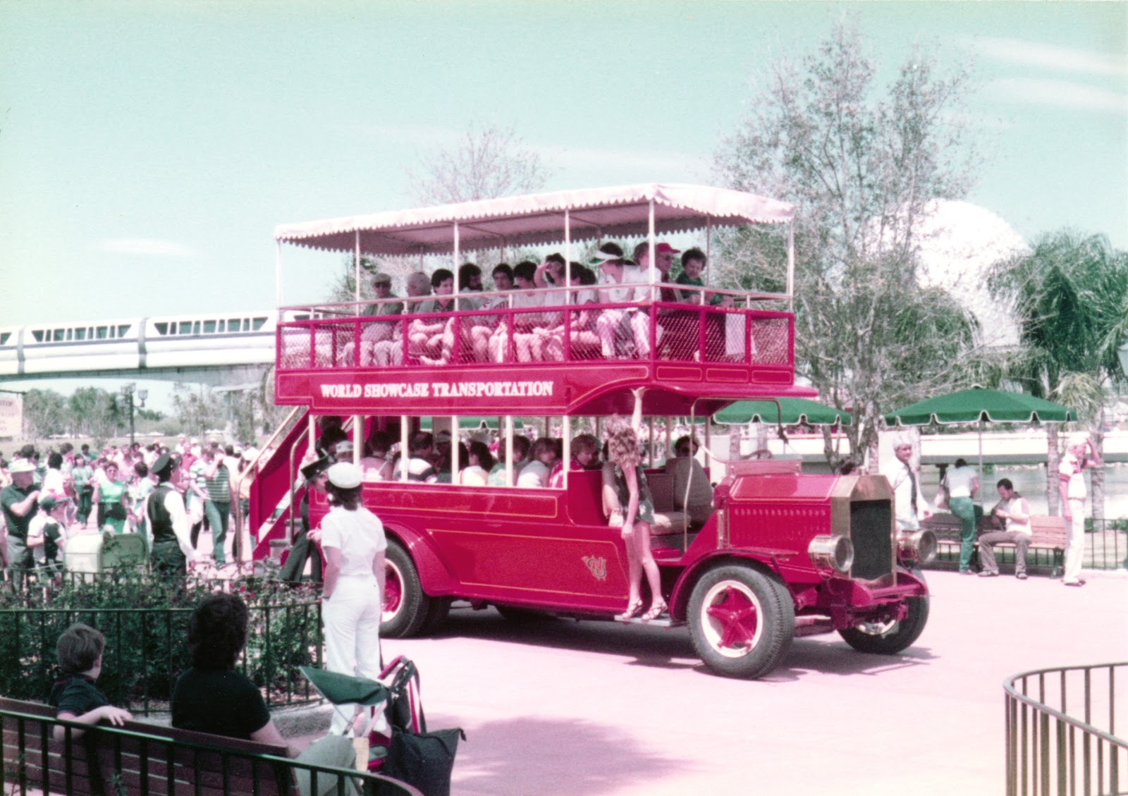 Epcot1983-WorldShowcase06.jpg