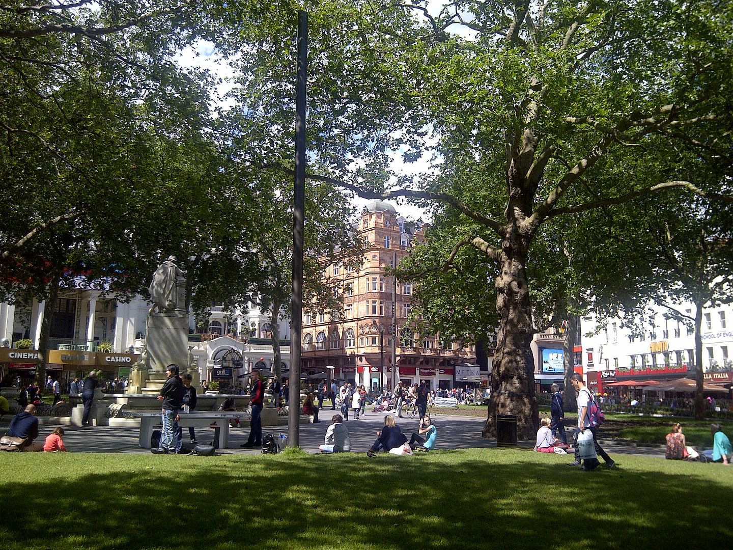 Redeveloped_Leicester_Square_zpsxnjqauae.jpg