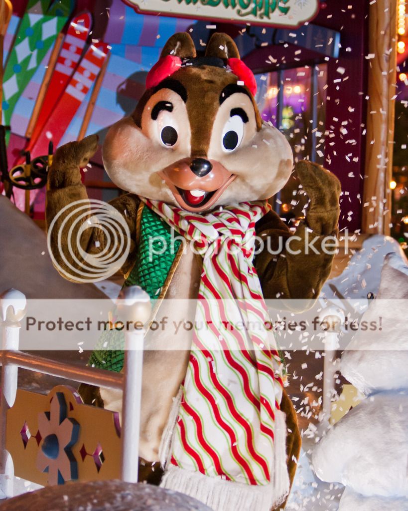 PhotoPass_Visiting_Mickeys_Very_Merry_Christmas_Party_7089906487_zpskjwfumgy.jpg