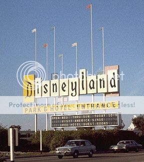 DisneylandEntrance.bmp