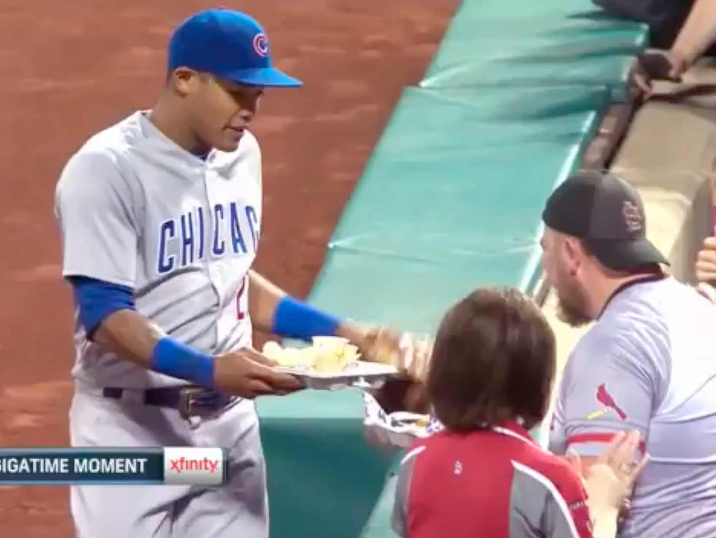 cubs-shortstop-addison-russell-replaced-a-fans-nachos-after-they-were-destroyed-during-a-foul-ball.jpg