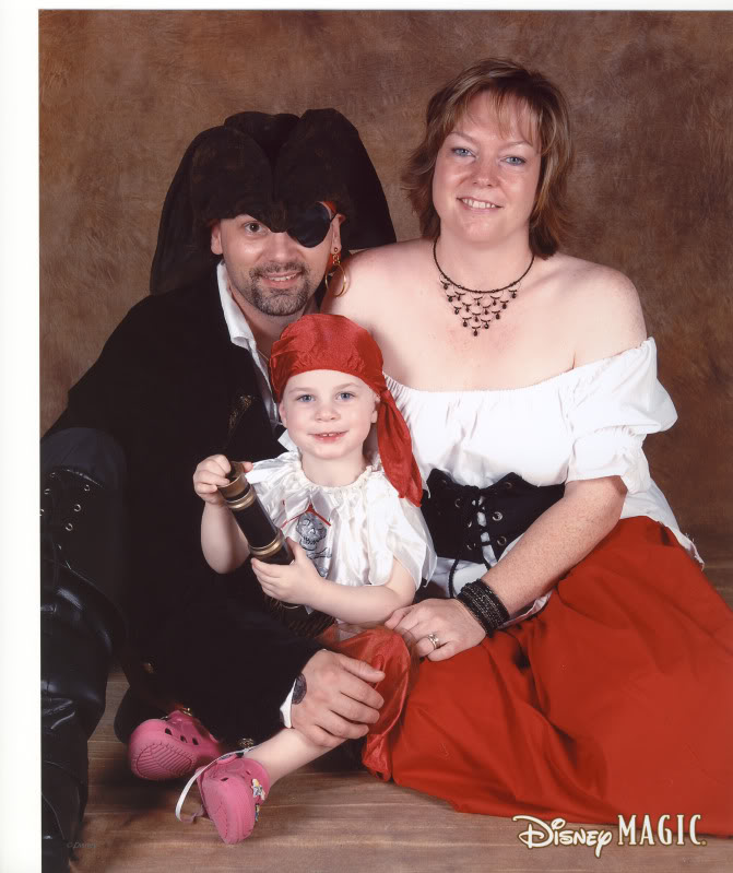dcl-family-pirate.jpg