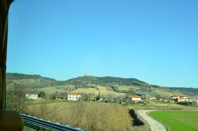 tuscan_countryside_from_train_resized.png