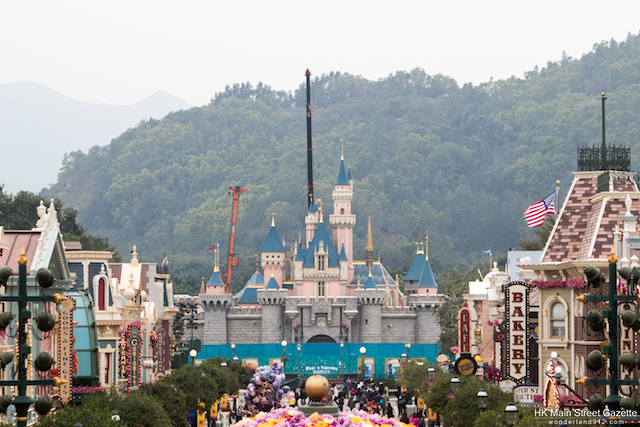 1518290048_HKMSG_Hong_Kong_Disneyland_Fantasyland_Castle_Transformation_Construction_180202_1.png