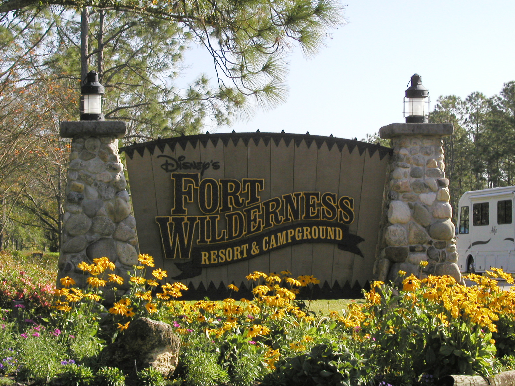 Disney's_Fort_Wilderness_Resort_and_Campground_sign.jpg
