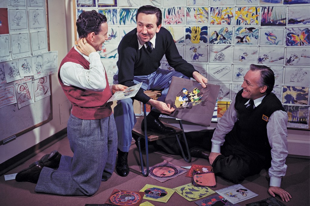 Walt-confers-with-animators.jpg